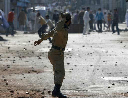 Полицията срещу кашмирски сепаратисти